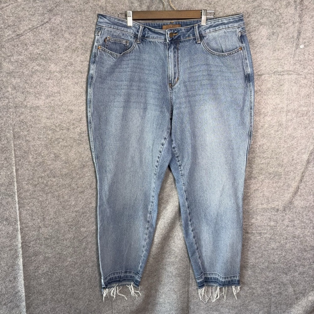 Judy Blue Light Wash Boyfriend Jeans with Frayed Hem